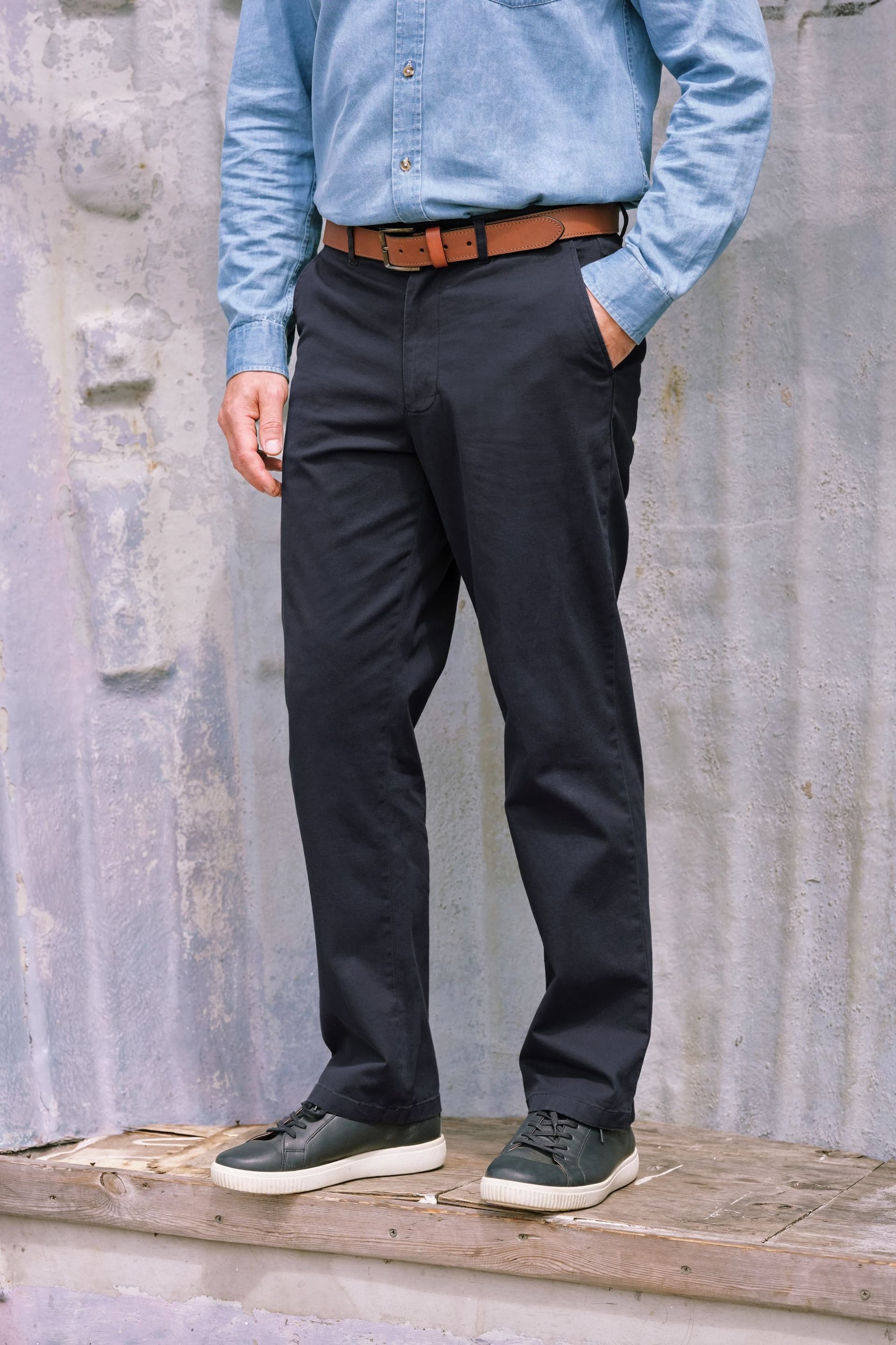WoolOvers WoolOvers Men's Cotton Stretch Chino in Navy