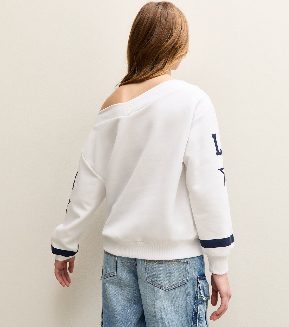 New Look Girls' Off White 23 Logo Off The Shoulder Sweatshirt New Look - 4