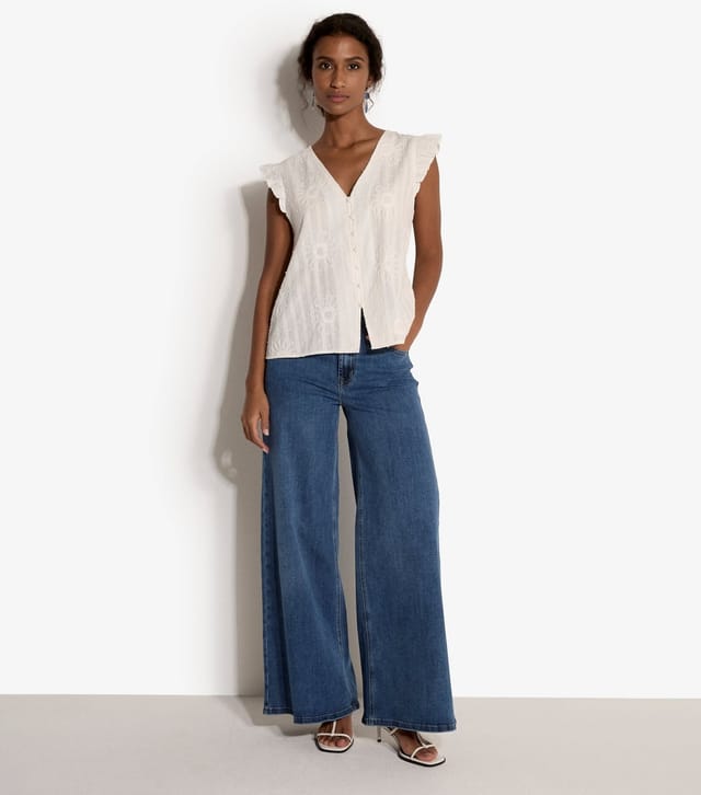 Apricot Women's White Embroidered Daisy Button Up Top Apricot New Look - 2