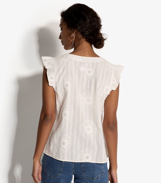 Apricot Women's White Embroidered Daisy Button Up Top Apricot New Look - 3