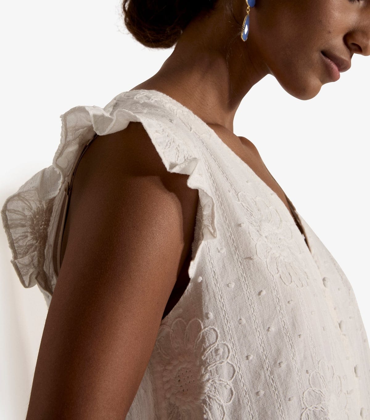 Apricot Women's White Embroidered Daisy Button Up Top Apricot New Look - 4