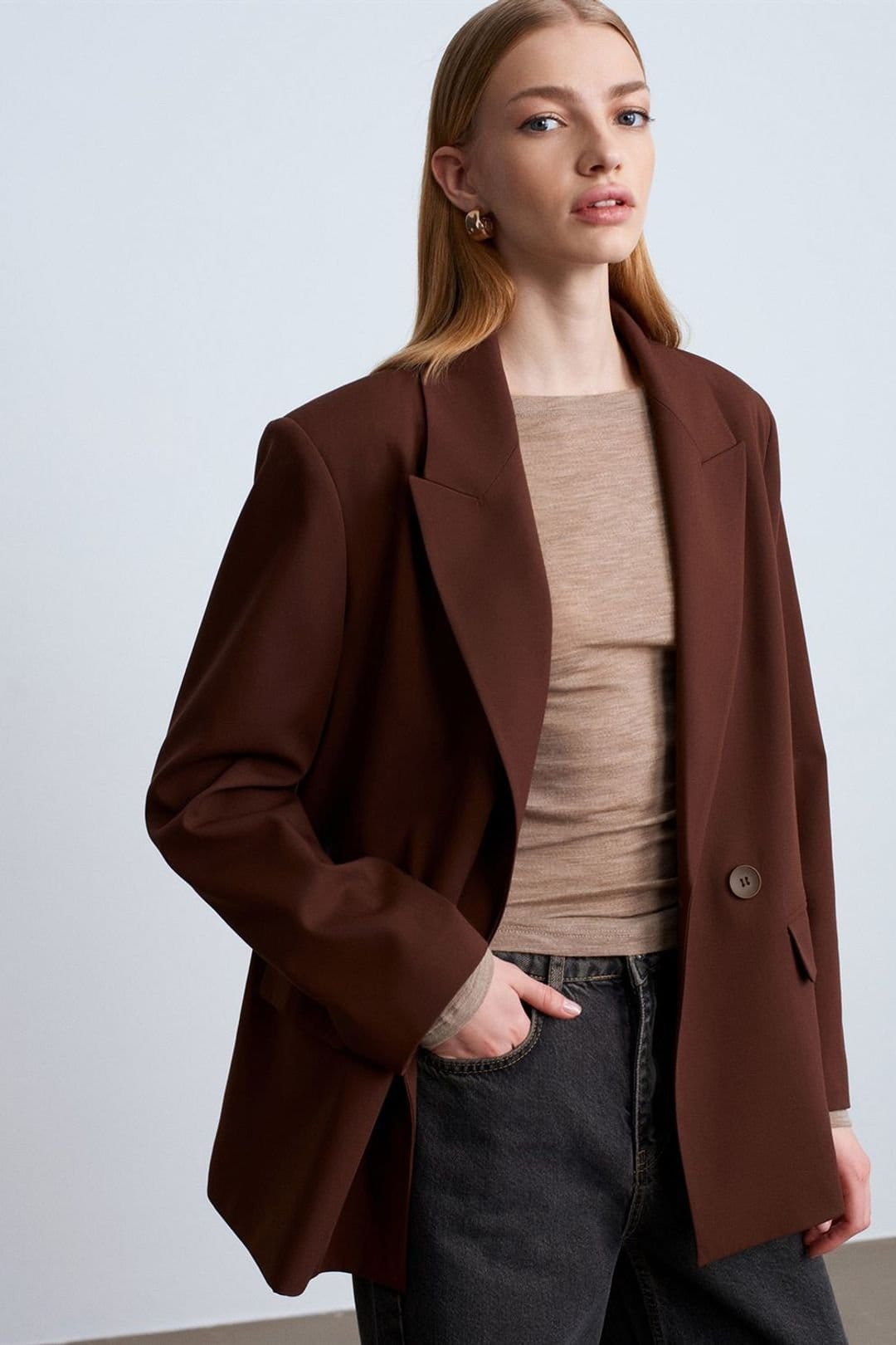 Dilvin Dilvin Women's Oversized Long Crepe Blazer Jacket in Chocolate - 4