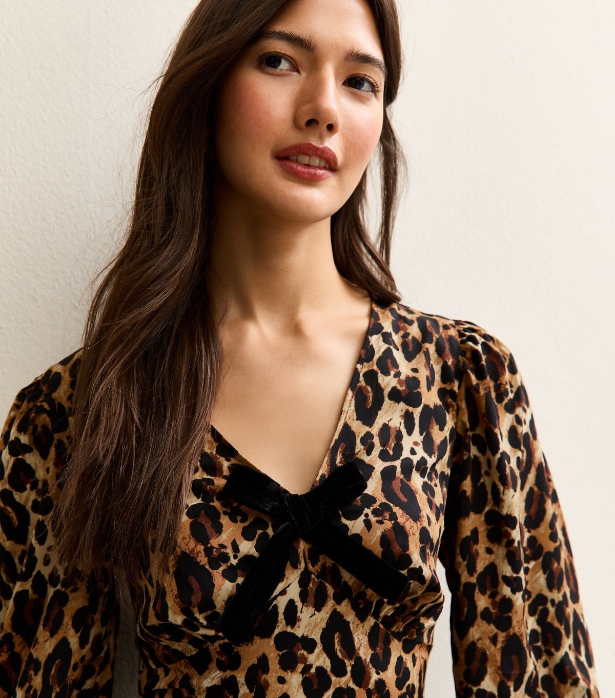 New Look Women's Brown Animal Print Velvet Bow Mini Dresss New Look - 2