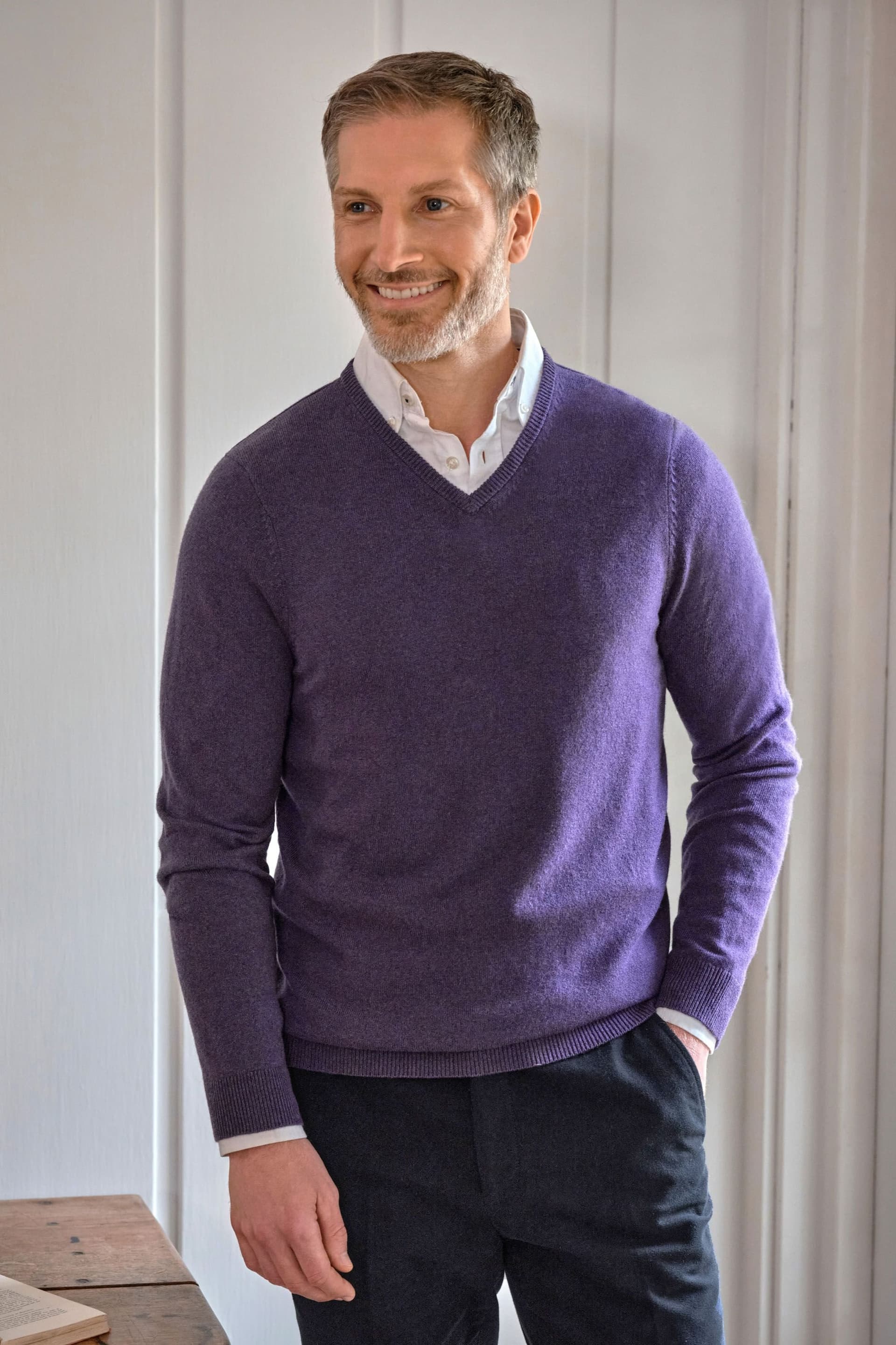 WoolOvers WoolOvers Men's Mens Cashmere & Merino Classic V Neck Knitted Jumper in Purple