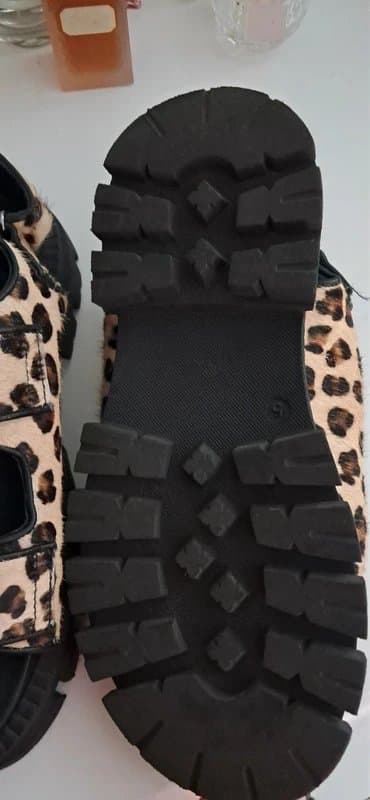 Never Fully Dressed Never Fully Dressed sandals size 5