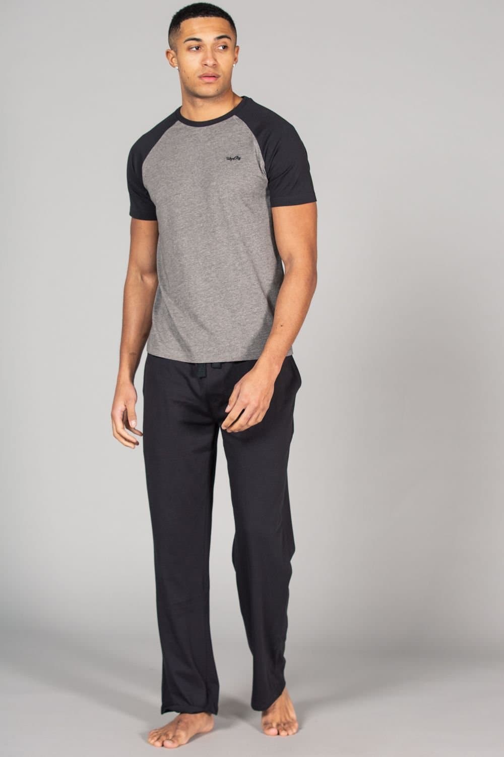 Tokyo Laundry Tokyo Laundry Men's Cotton 2-Piece Short Sleeve Raglan Top & Jersey Bottoms Pyjama Set in Mid Grey