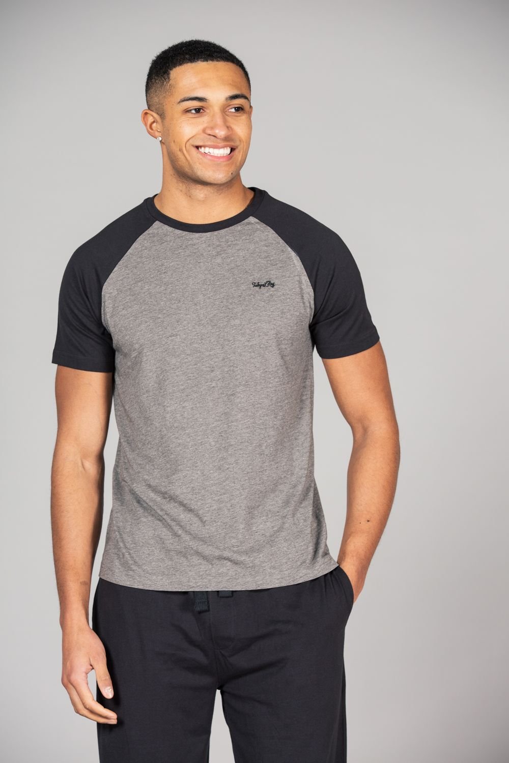 Tokyo Laundry Tokyo Laundry Men's Cotton 2-Piece Short Sleeve Raglan Top & Jersey Bottoms Pyjama Set in Mid Grey - 3