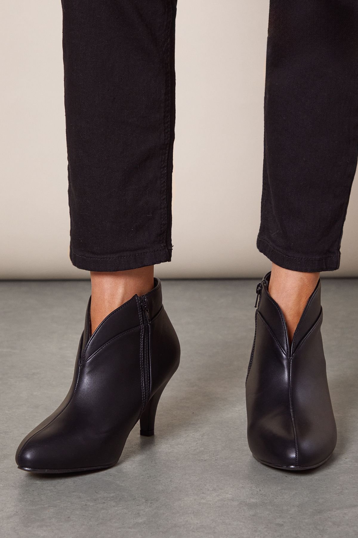 Wallis Wallis Women's Wide Fit Ashleigh Pointed Shoe Boots in Black - 3