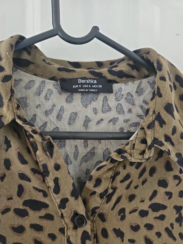 Bershka Bershka top in leopard print Olive green n Black