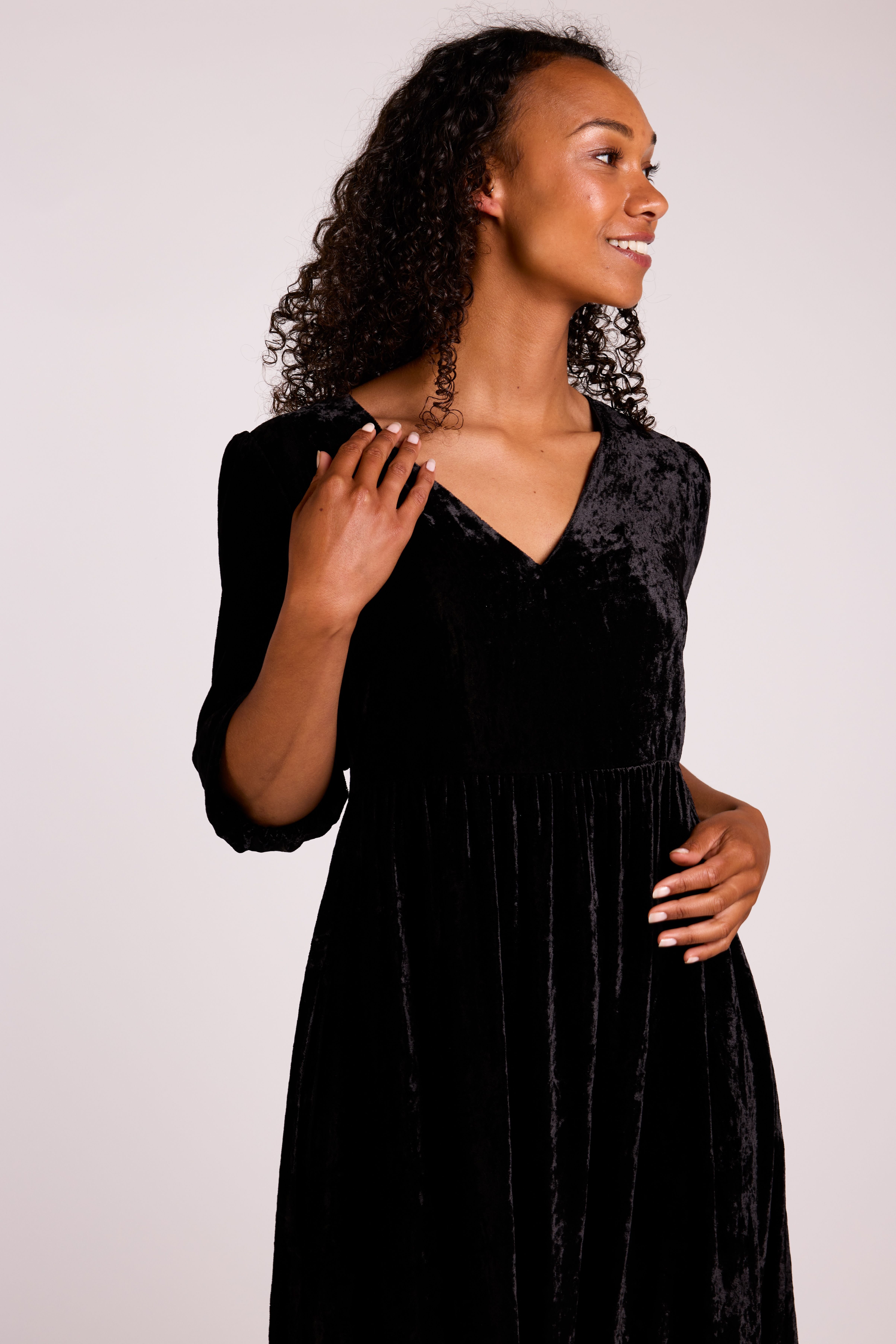 Nomads Clothing Nomads Clothing Women's Velvet Tiered Midi Dress in Black - 4