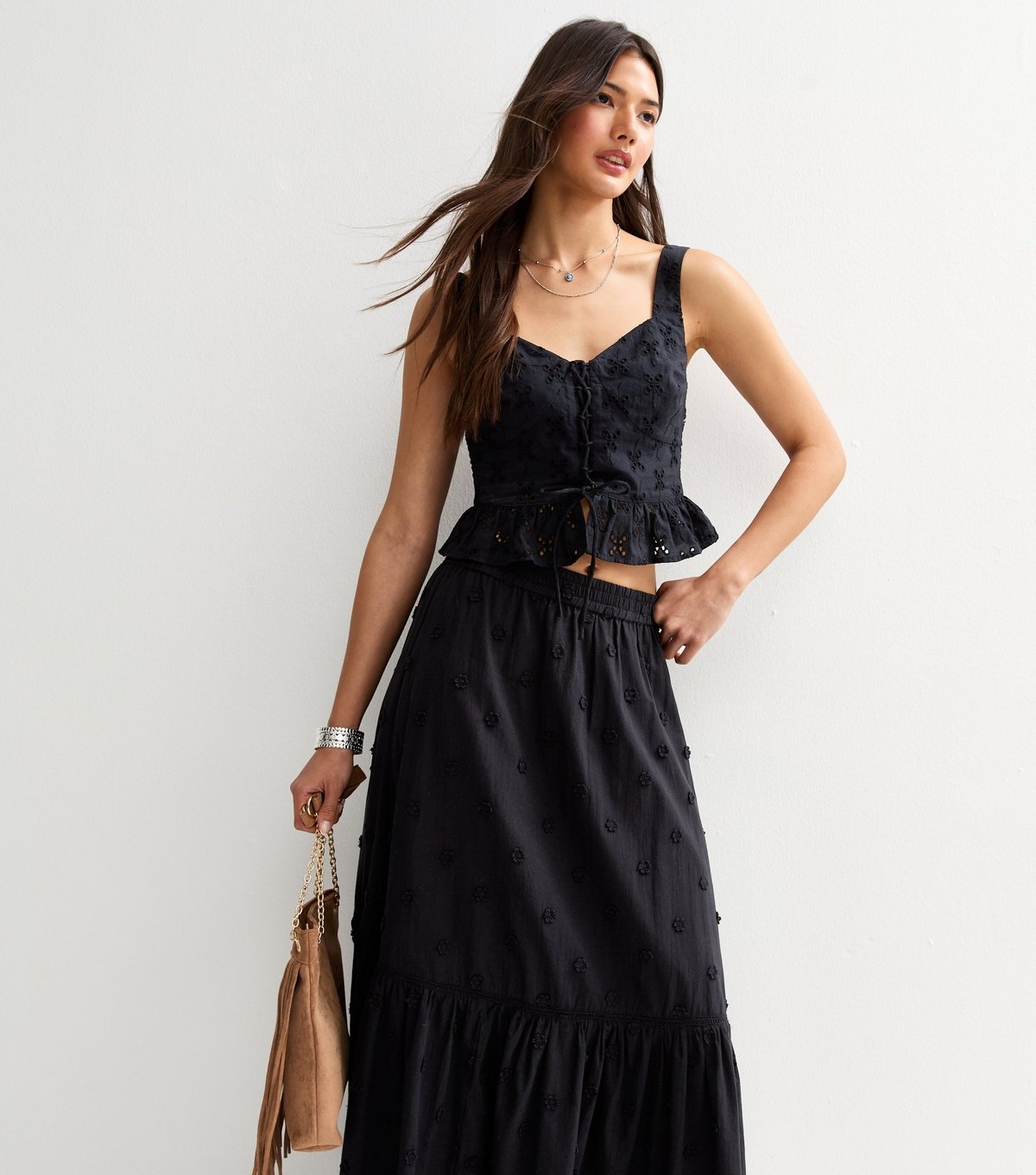 New Look Women's Black Floral Embroidered Midi Skirt New Look - 2