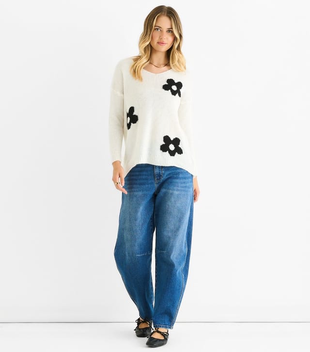 Gini London Women's White Flower Pattern Knit Jumper Gini London New Look - 2