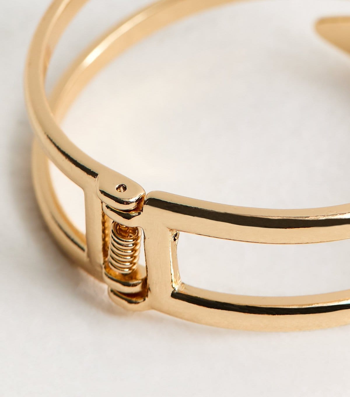 New Look Gold Cut Out Hinge Cuff Bracelet New Look - 4