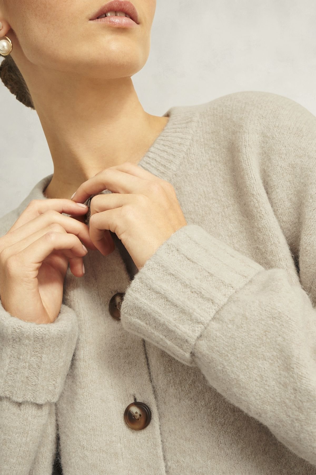 Hobbs London Hobbs London Women's Freya Long Sleeve Cardigan in Cream - 3