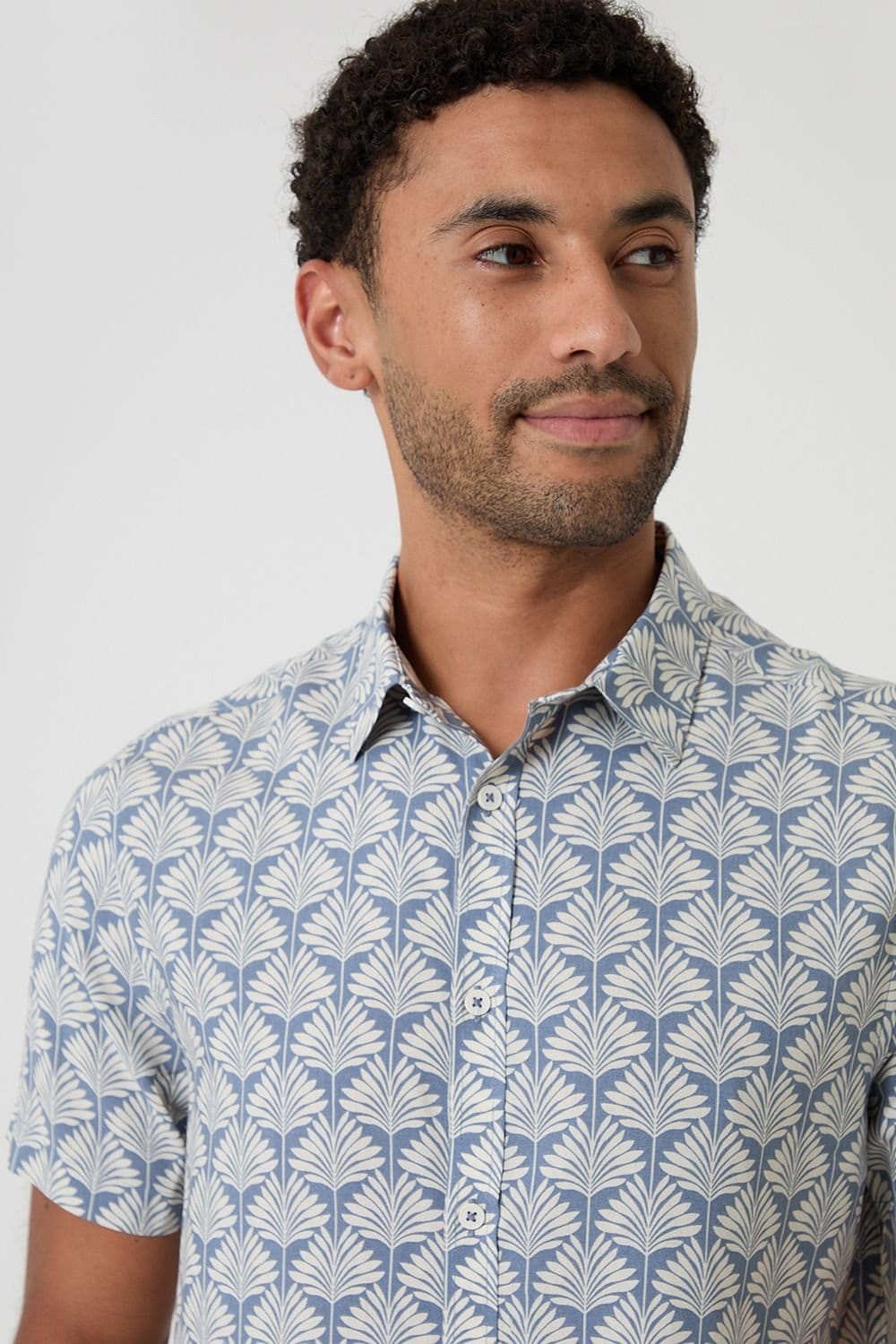 Threadbare Threadbare Men's Linear Leaf Print Short Sleeve Shirt in Blue - 4