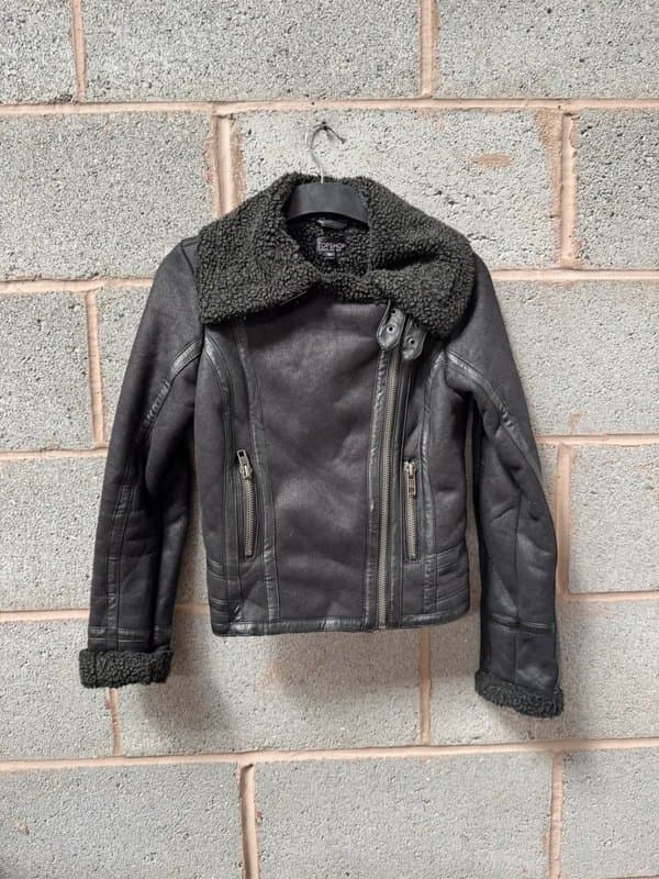 Topshop S74L) TopShop size 6 black leather fur coat