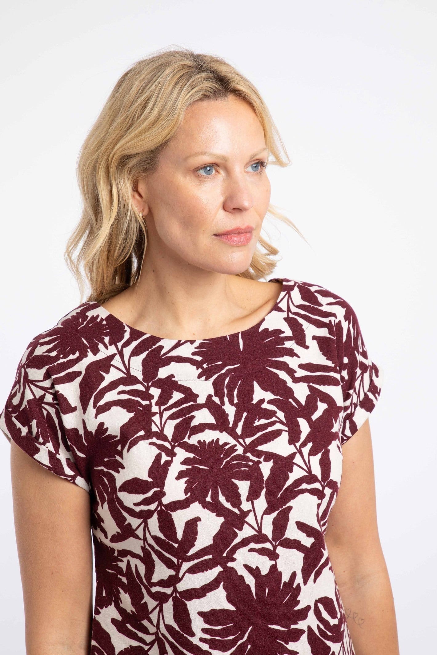 Weird Fish Weird Fish Women's Orlando Printed Linen Rich Shift Dress in Brown - 4