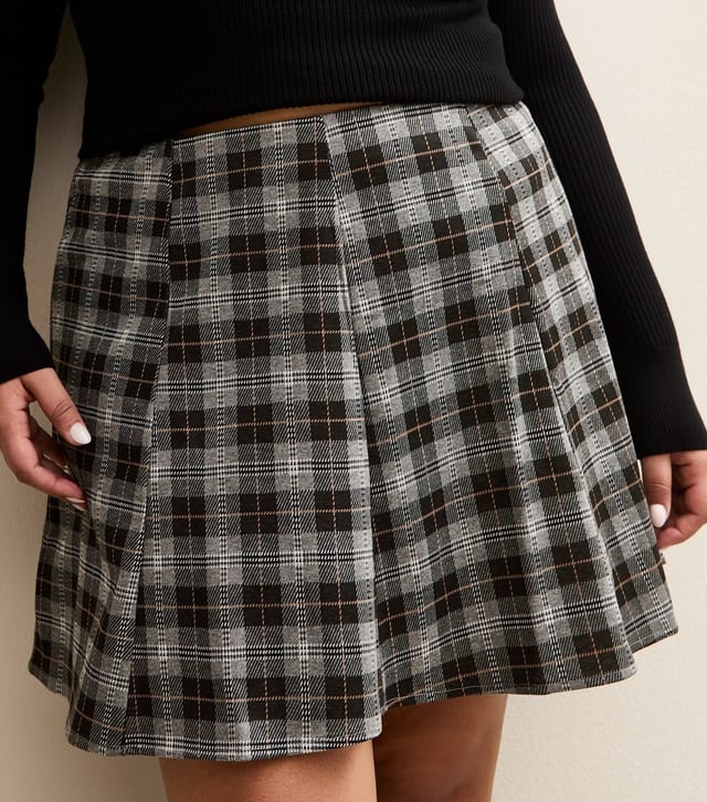 New Look Women's Plus Size Grey Checked Pattern Mini Skirt Curves New Look - 2