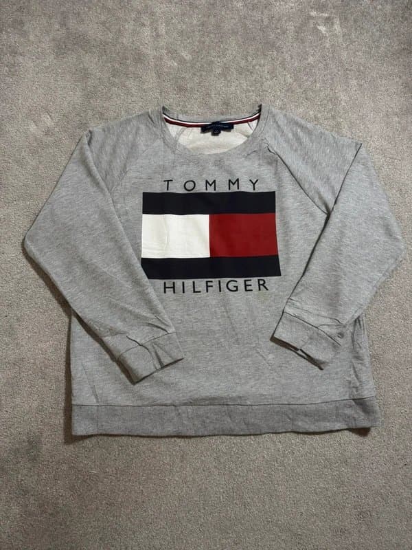 Tommy Hilfiger Women’s Tommy Hilfiger Grey Fleece Pullover Sweater – Size Large