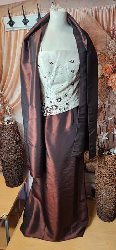jora collection Stunning Jora Collection bronze embellished 3 piece prom occassion set medium