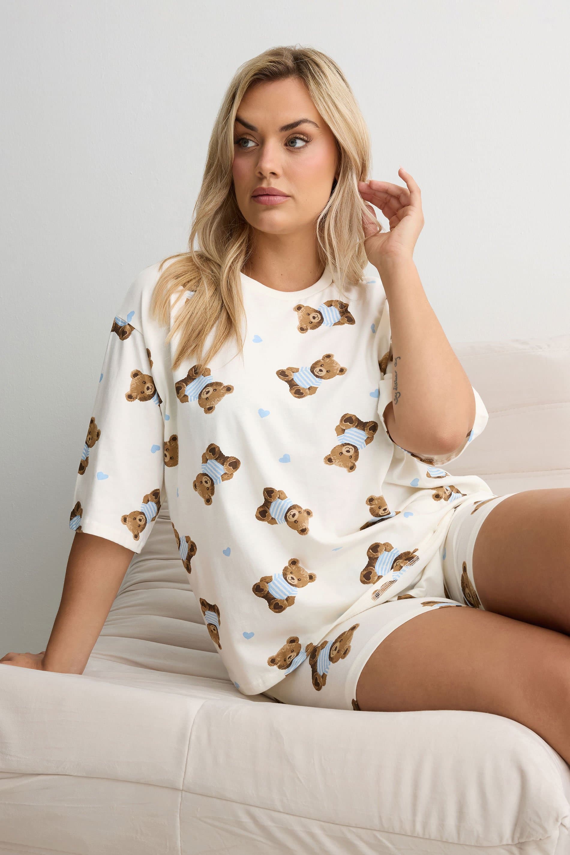 Yours Plus Size Ivory White Teddy Short Pyjama Set