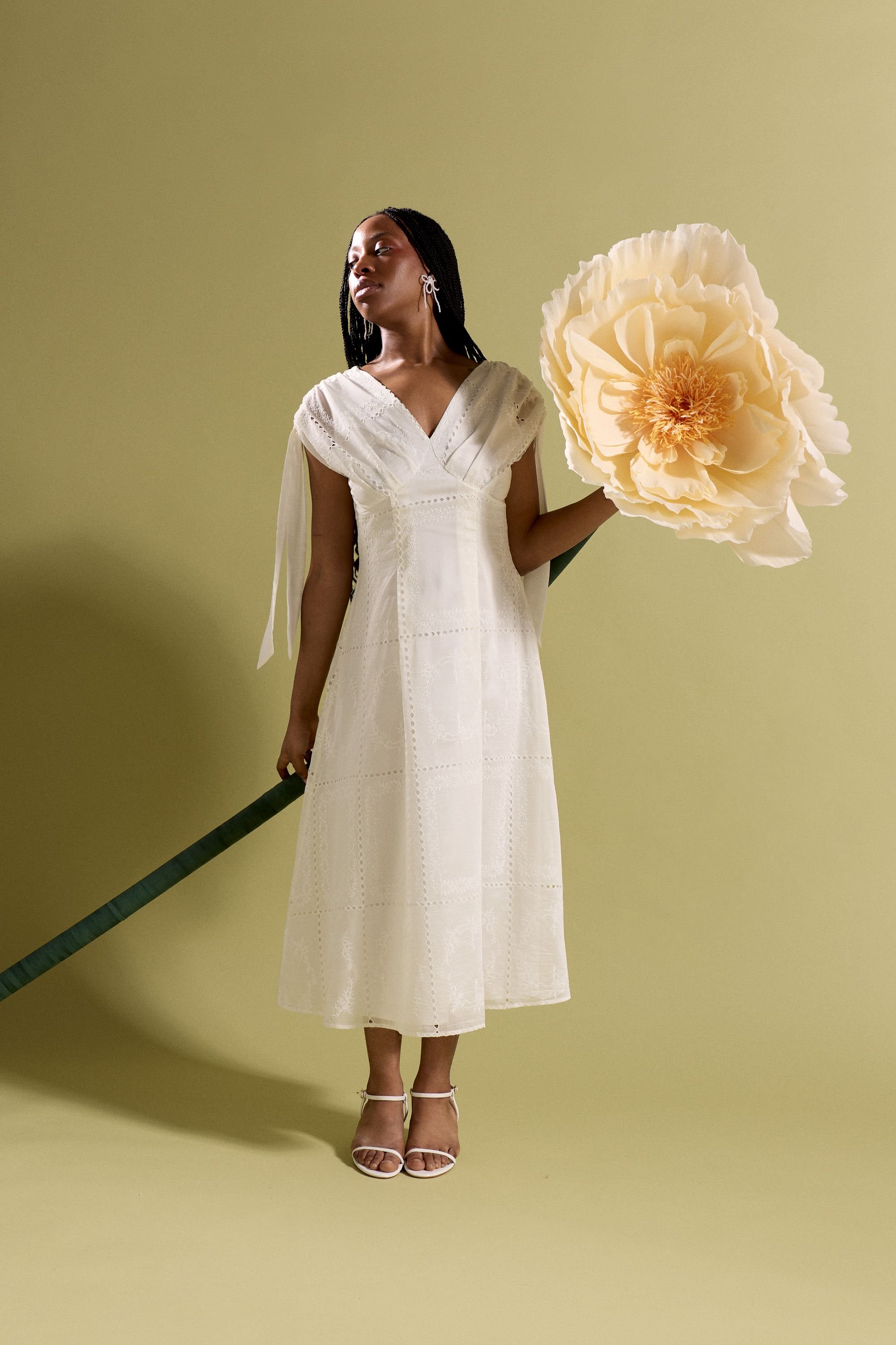 GWD by GEORGE W. DAVIES GWD by GEORGE W. DAVIES Women's GWD Petula Embroidered White Midi Dress - 4