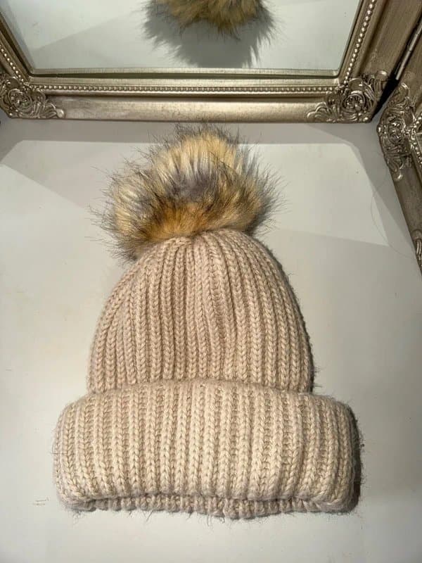 Topshop Topshop Knitted Bobble Hat – Beige (One Size)