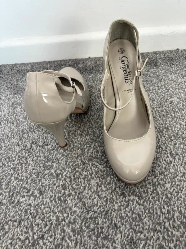 New Look Grey patent leather look heels