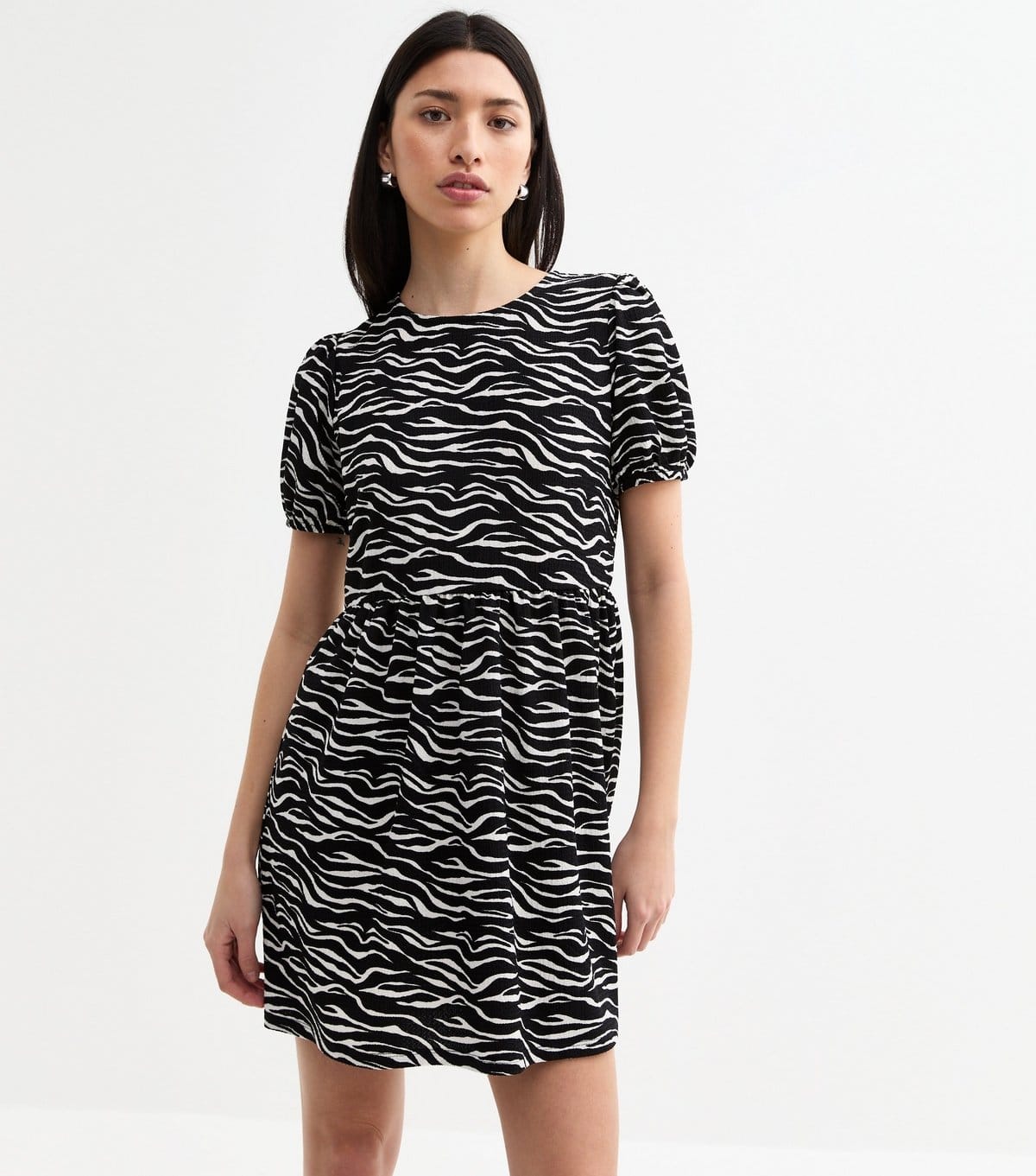 New Look Women's Black Crinkle Texture Zebra Print Mini Smock Dress New Look - 4