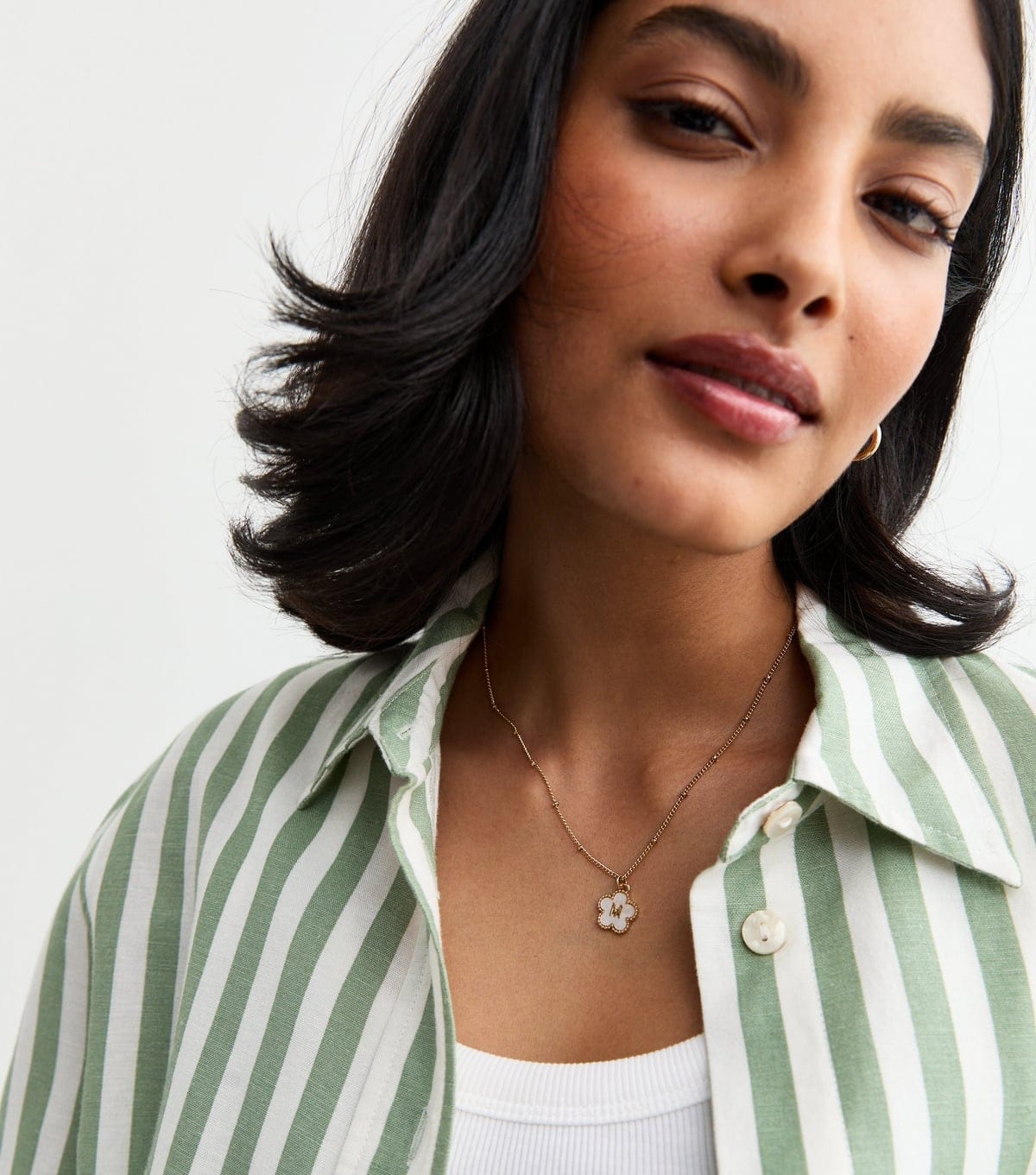 New Look 18ct Gold Plated Initial M Flower Necklace New Look - 2