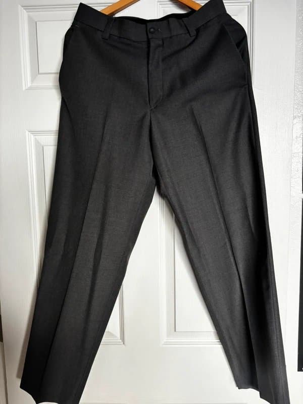 Kenneth Cole Grey dress pants – elegant, comfy & versatile (office & casual)