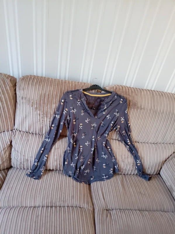 ROMAN Ladies size 12 roman grey blue. Crochet pattern vneck lightweight top longsleeve