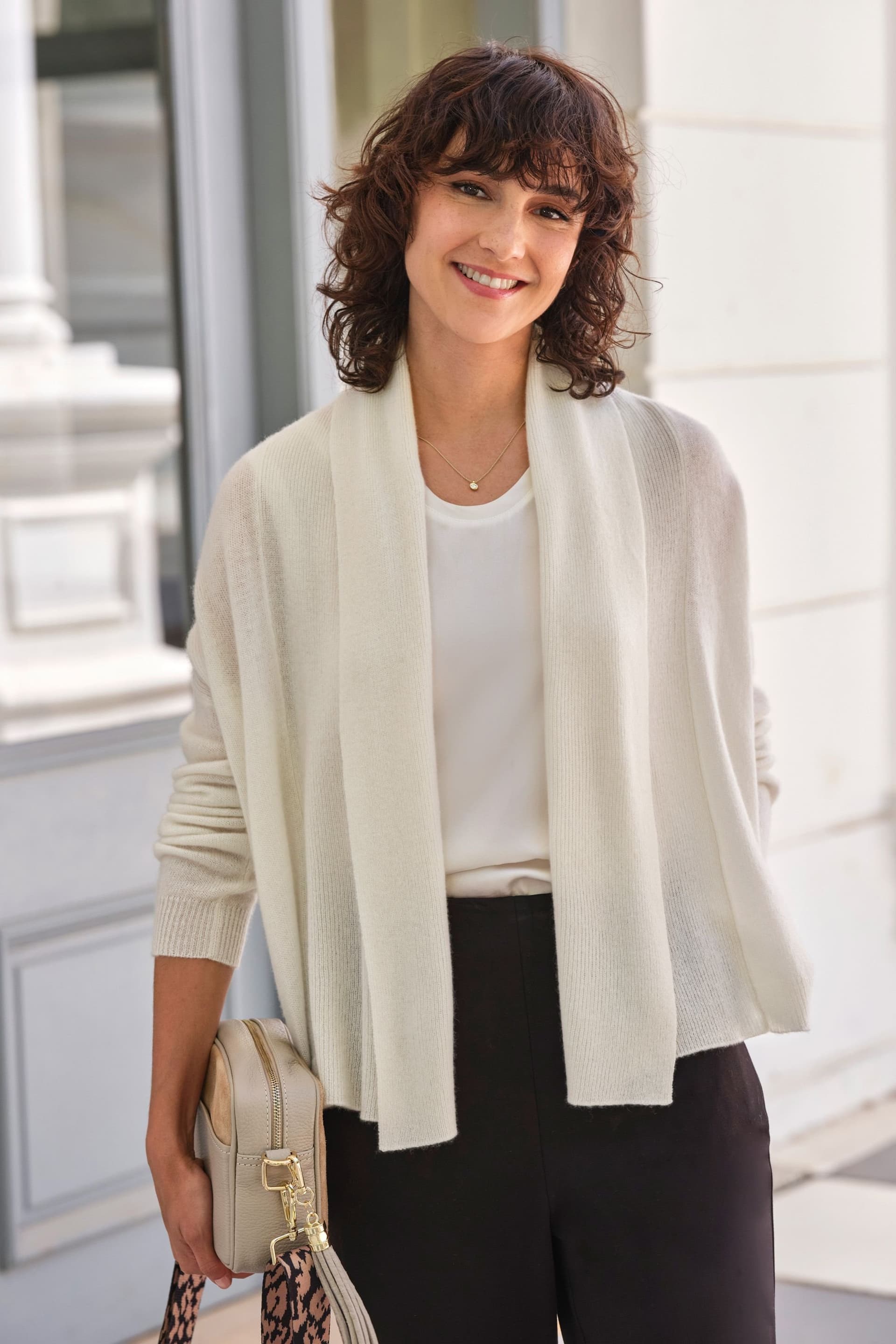 Pure Collection Pure Collection Women's Cashmere Short Edge To Edge Cardigan in White