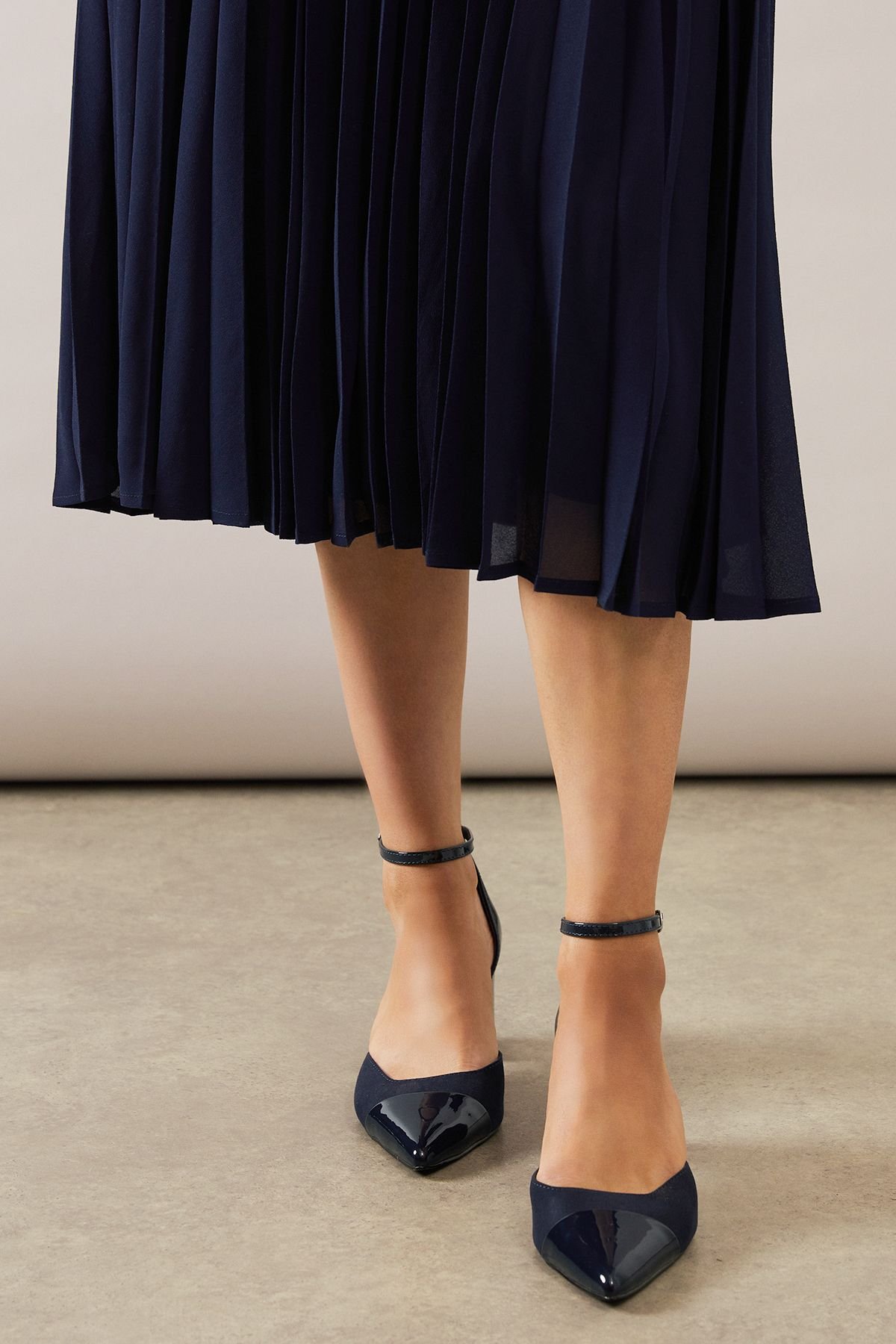 Wallis Wallis Women's Wide Fit Dollis Pointed Two Part Toe Cap High Block Heel Court Shoes in Navy - 3