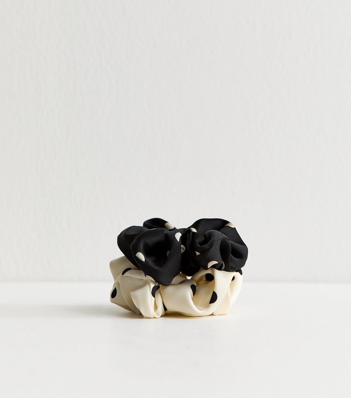 New Look Pack Of 2 Cream and Black Polka Dot Scrunchies New Look