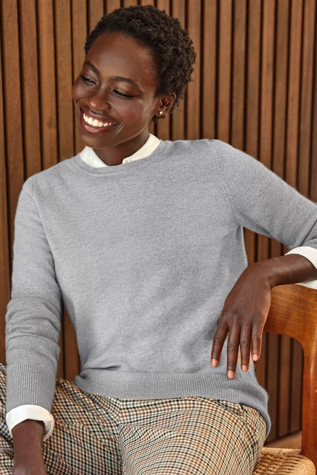 Pure Collection Pure Collection Women's Cashmere Crew Neck Sweater in Pale Grey - 3