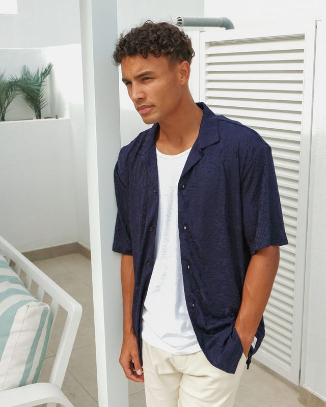Walker & Hunt Walker & Hunt Men's Oversized 'Serenity' Shirt in Navy - 2