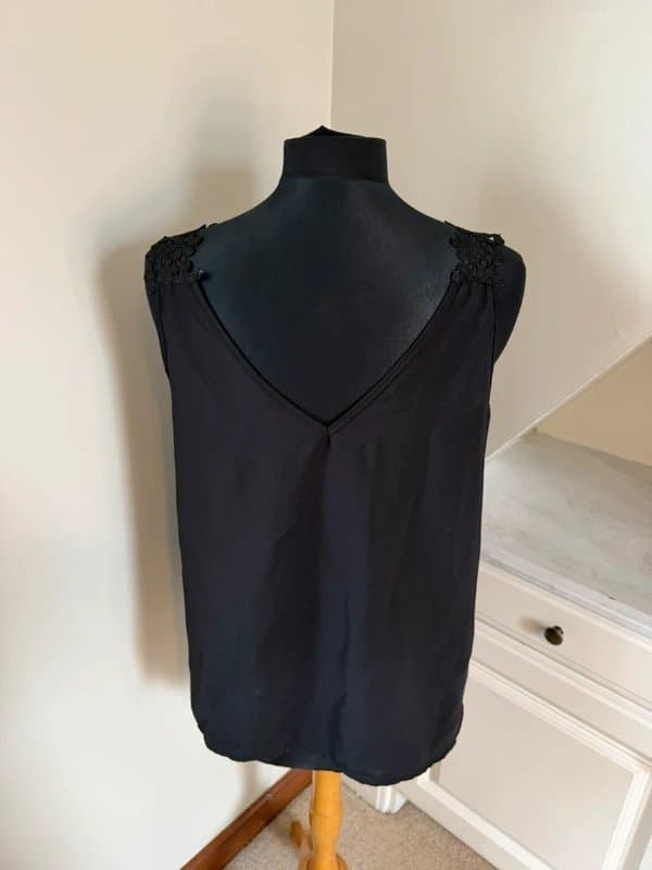 Shein Shein Black Floral Lace Vest Blouse Top Intricate Neckline Detail Size Large 10-12