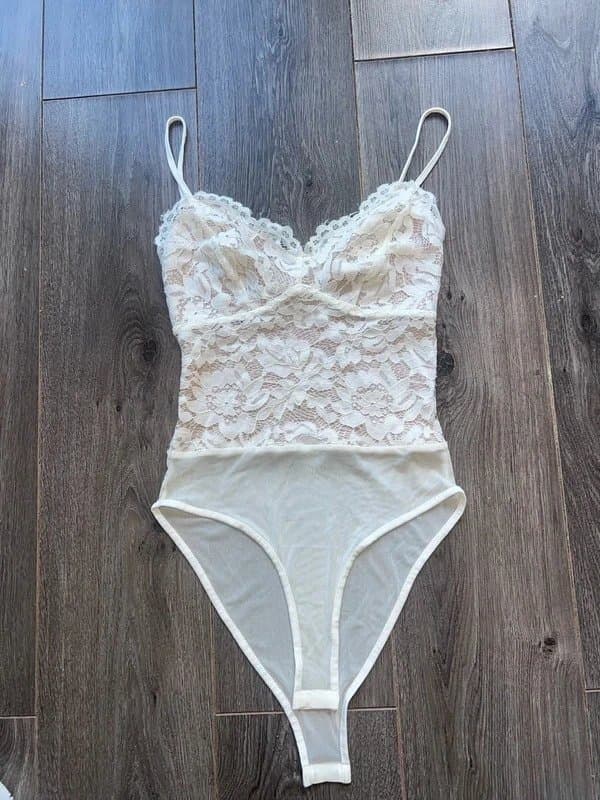 New Look Sunning set lace bodysuit and wide leg trousers
