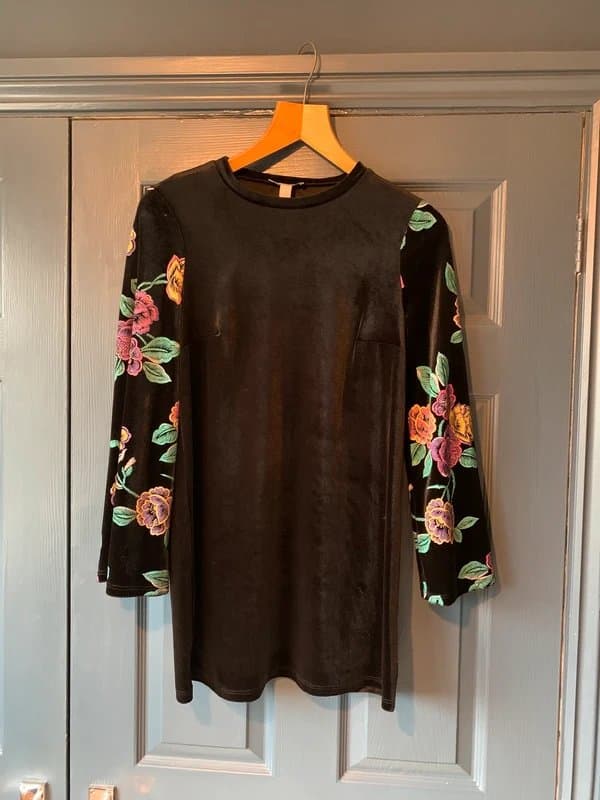 ASOS Black velvet tunic minidress embroidered flowers sleeves size 8