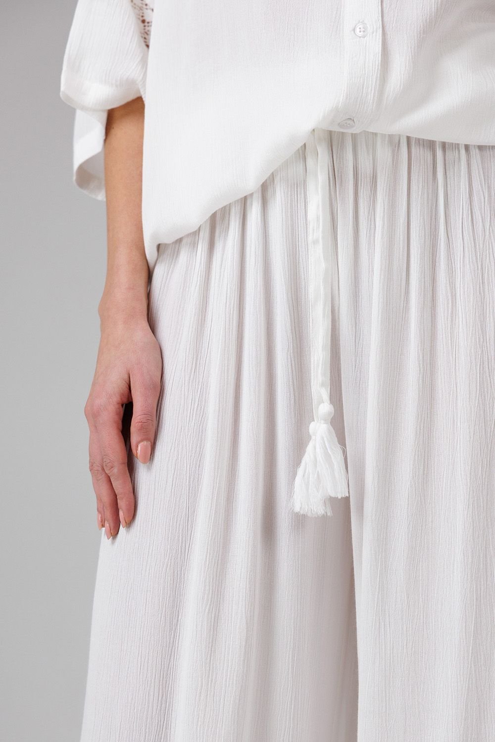 French Connection French Connection Women's Crinkle Trim Elasticated Drawstring Waist Wide Leg Trousers in White - 4