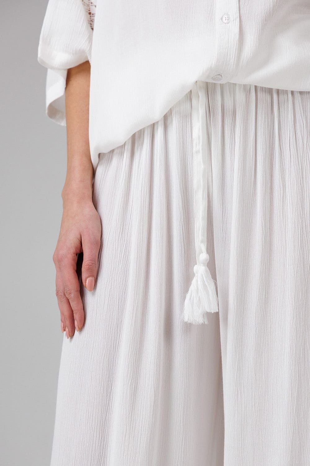 French Connection French Connection Women's Crinkle Trim Elasticated Drawstring Waist Wide Leg Trousers in White - 4
