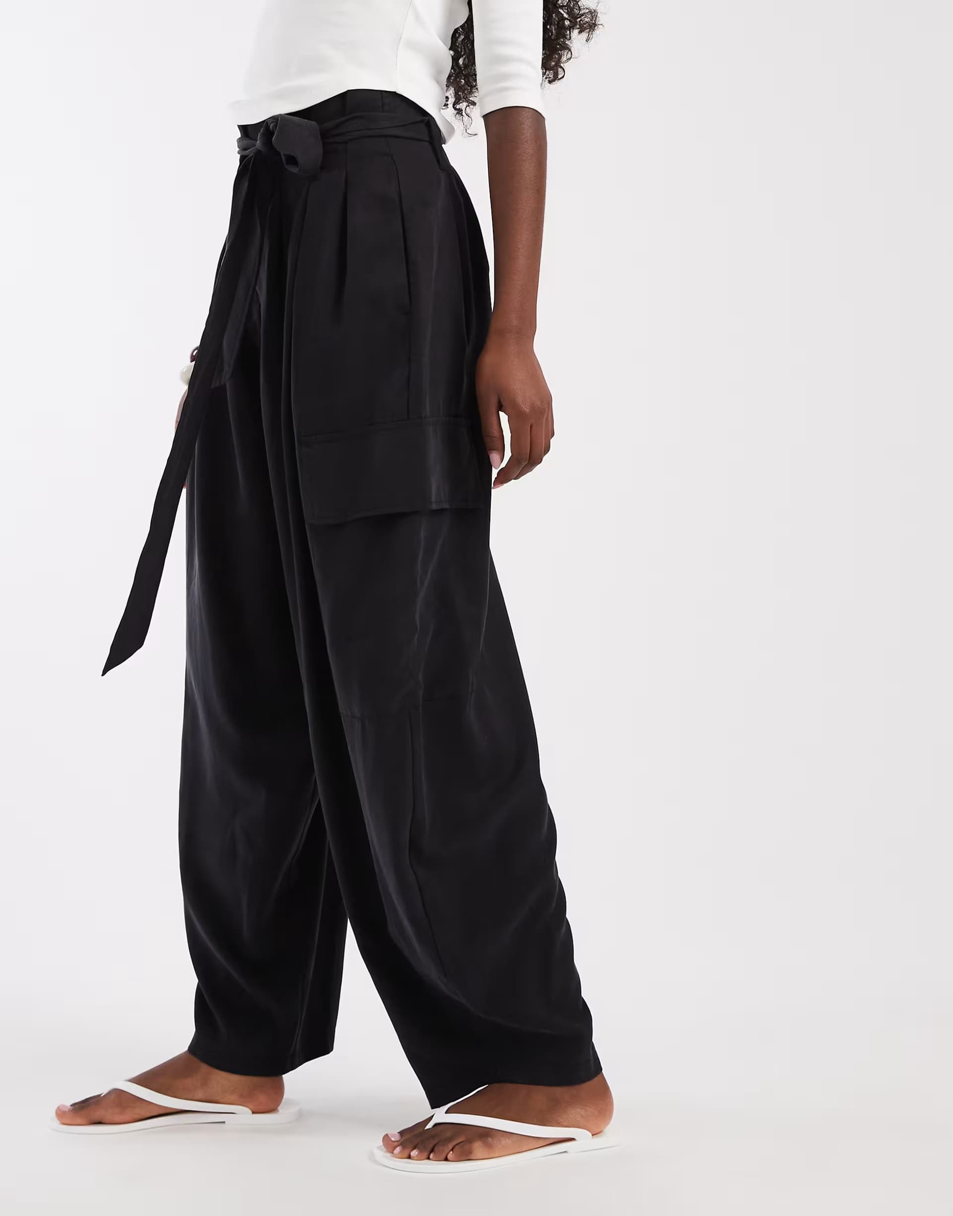 ASOS ASOS DESIGN soft cargo balloon trousers with belt in black