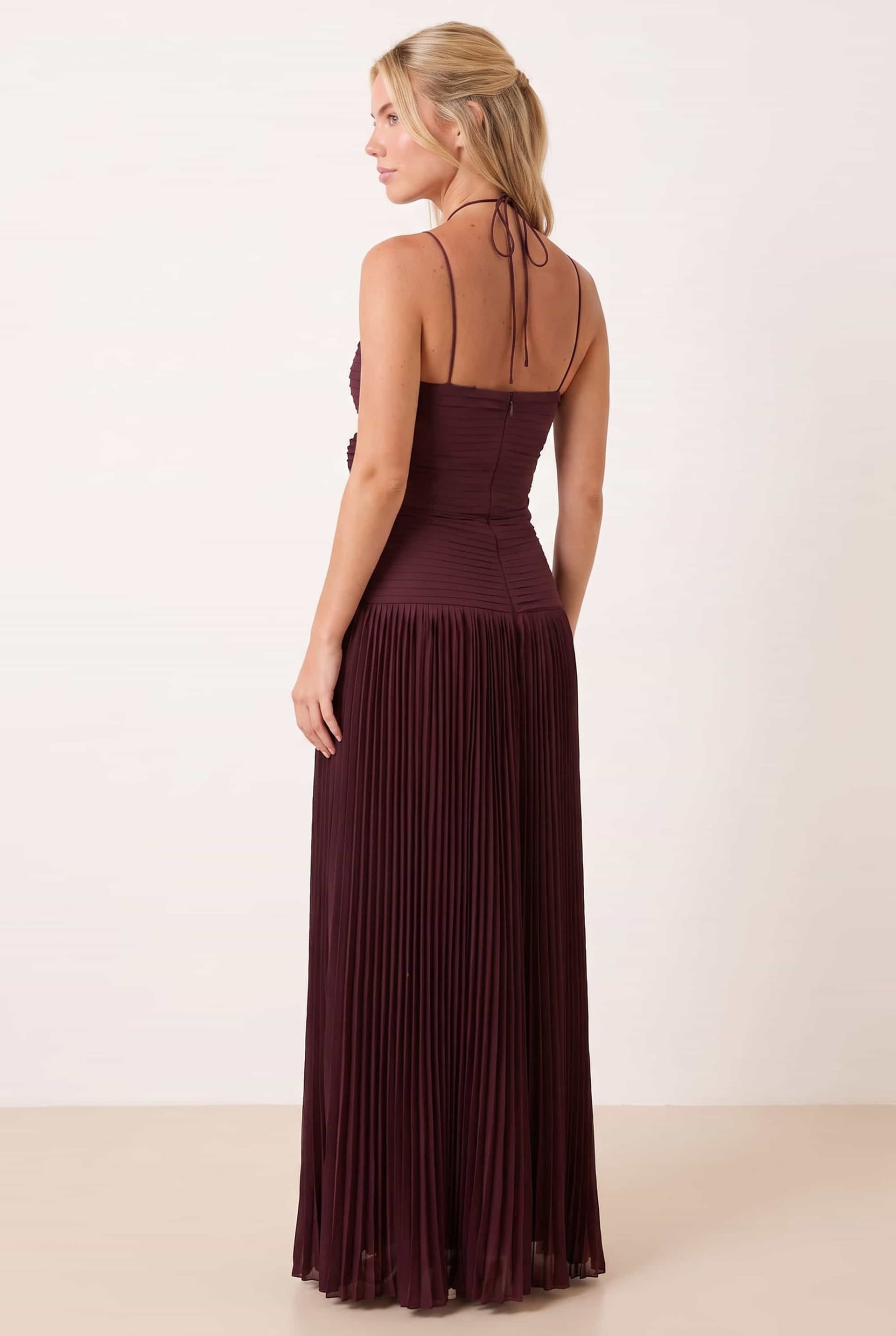 Style Cheat Style Cheat Women's Pleated halter tie dress in Mulberry in Purple - 4
