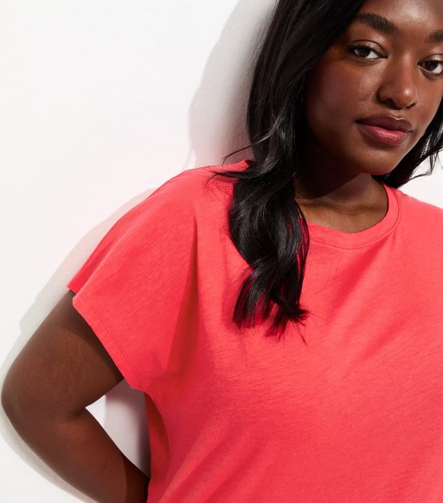 New Look Women's Plus Size Bright Red Curved Hem T-Shirt Curves New Look - 2
