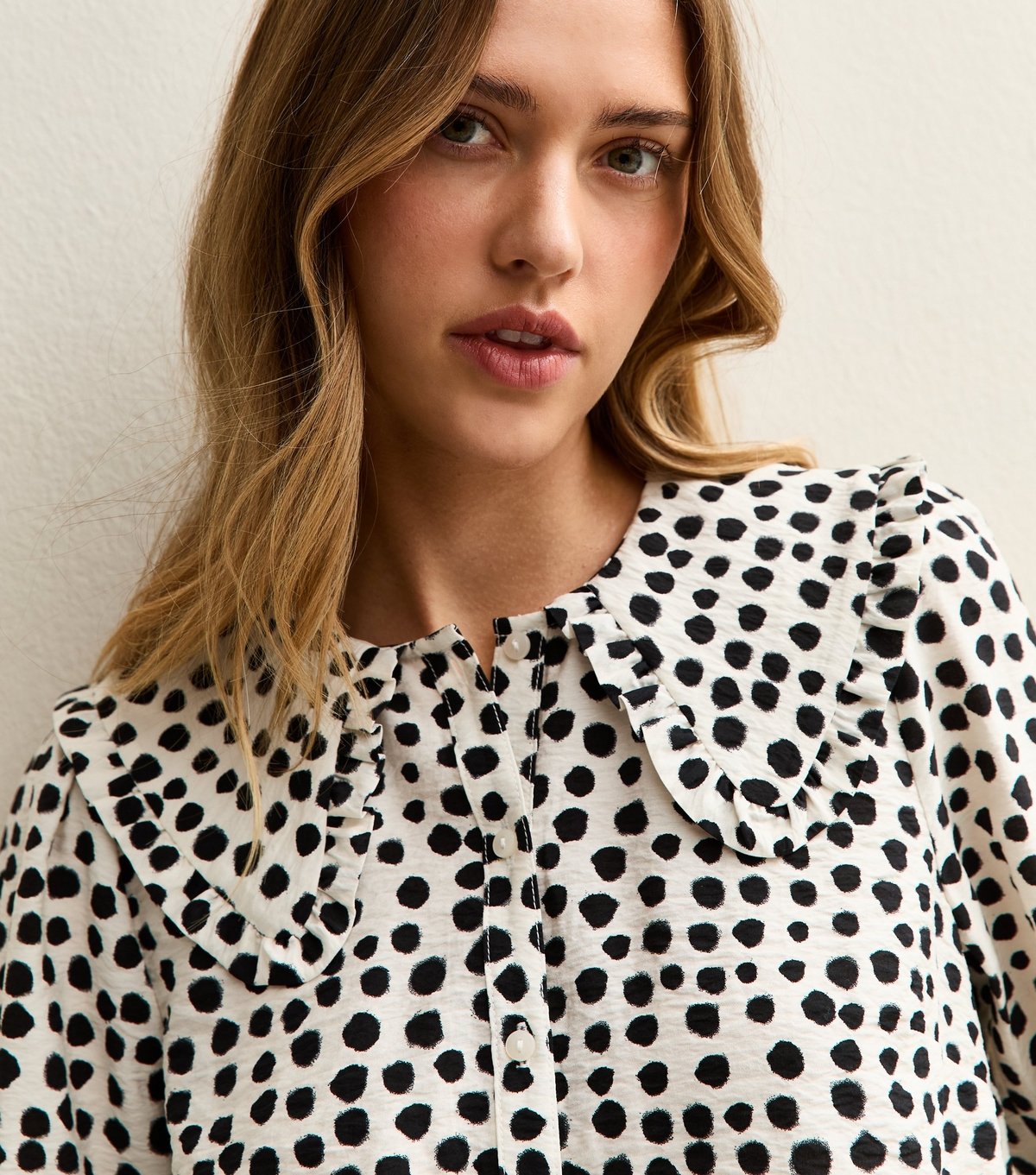 New Look Women's White Spotty Frill Collar Shirt New Look - 3