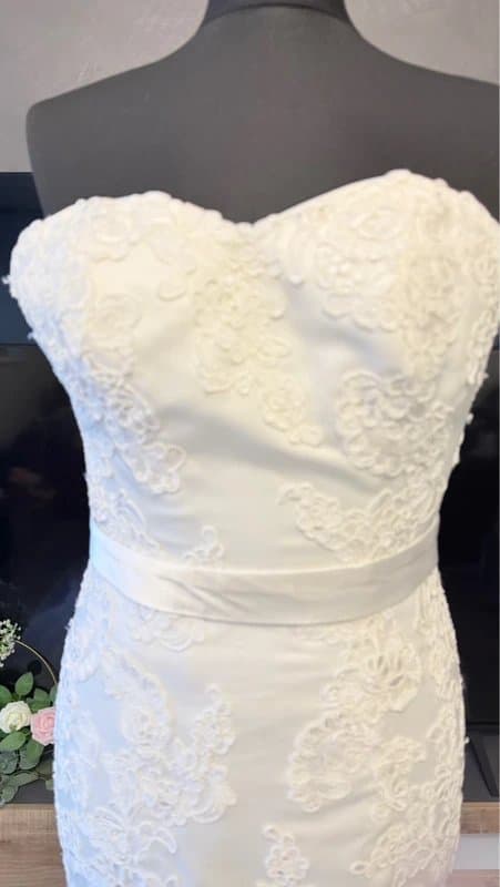 Pheonix Gowns Phoenix gowns Ex shop sample NWOT beautiful romantic strapless lace mermaid wedding dress size 8