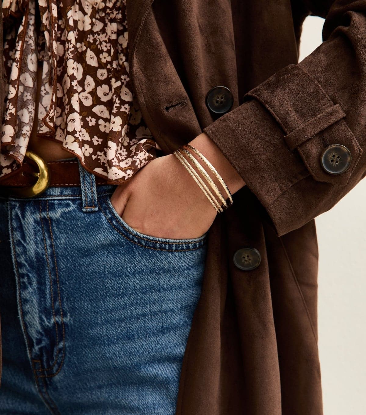 New Look Pack of 4 Gold Tone Textured Bangles New Look