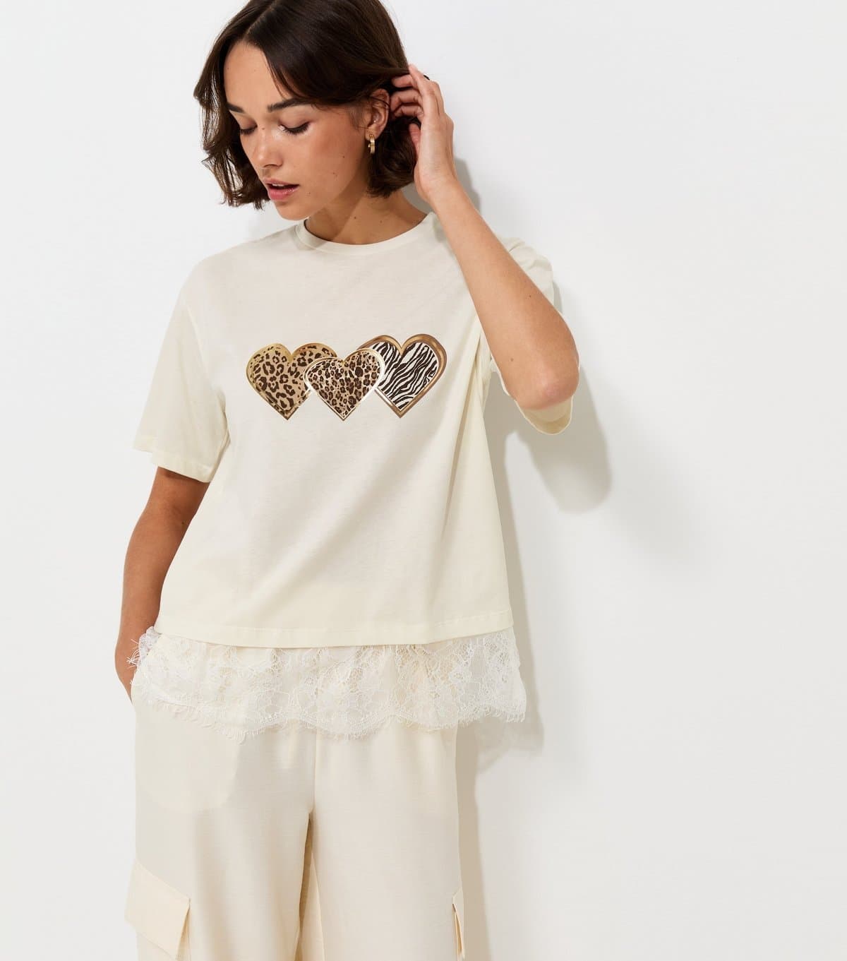 New Look New Look Cream Foil Heart Lace Hem Boxy T-Shirt