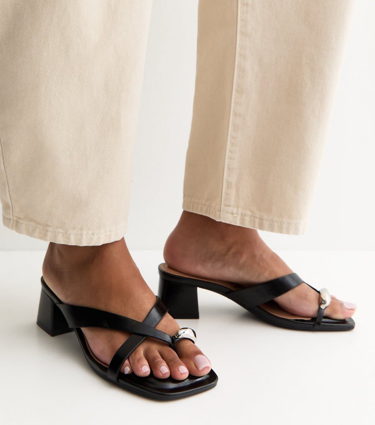 New Look Women's Wide Fit Black Faux Leather Metal Toe Loop Mule Sandals Vegan New Look